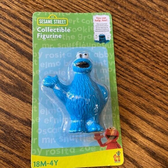 𝅺set of 2 Collectible Cookie Monster Figurines - Picture 4 of 4